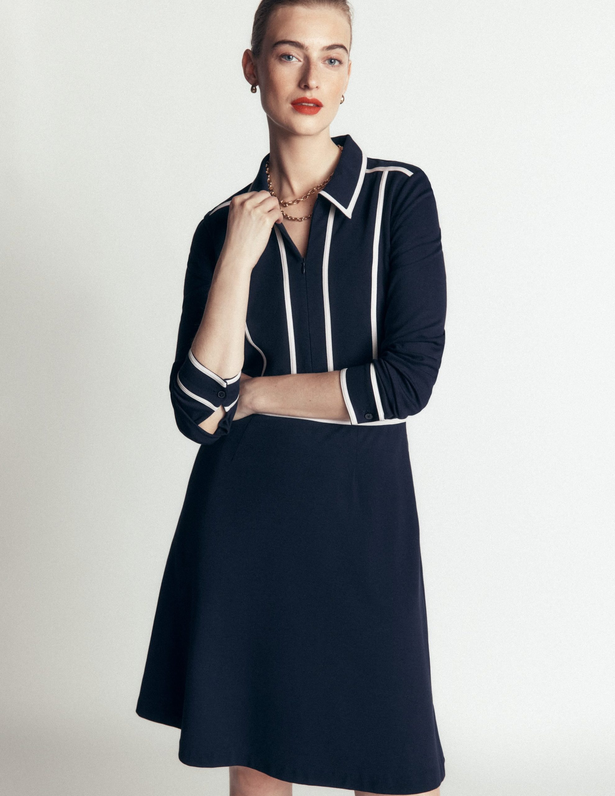 Ula Ponte Short Dress-Navy. Ivory