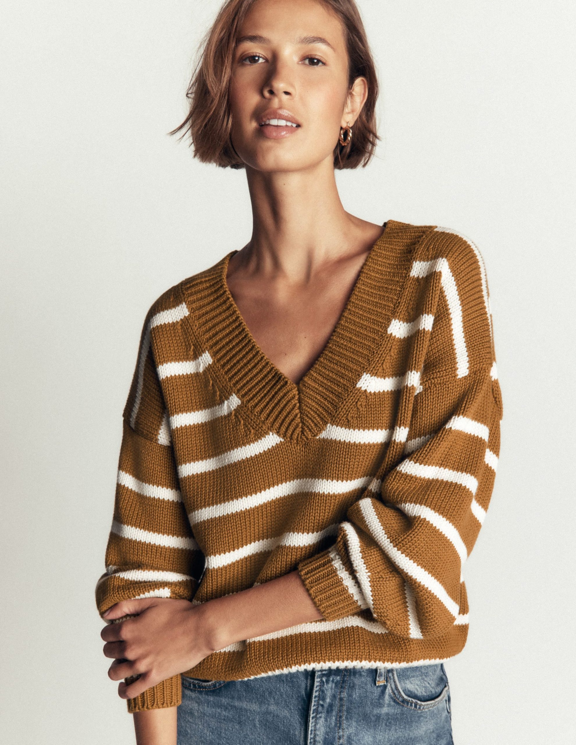 Lucy Cotton V-neck Sweater-Gingerbread. Ivory - Image 2