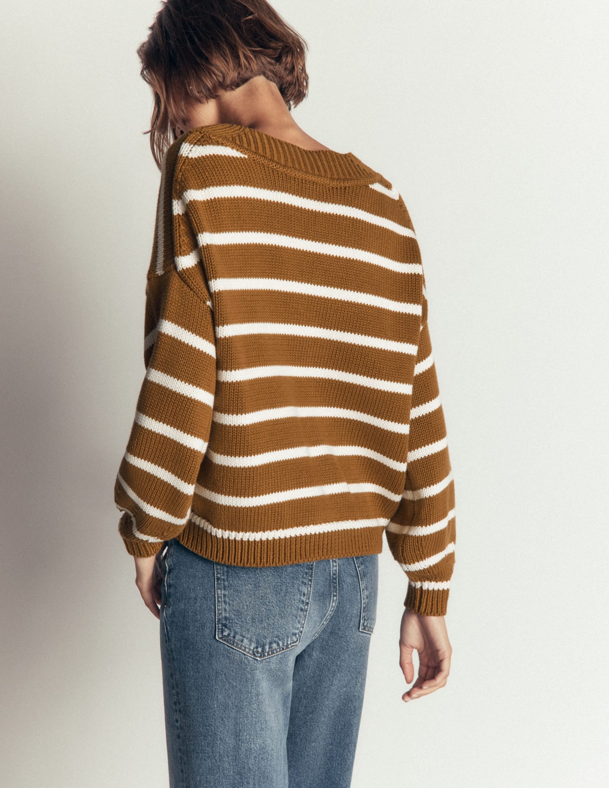 Lucy Cotton V-neck Sweater-Gingerbread. Ivory - Image 3