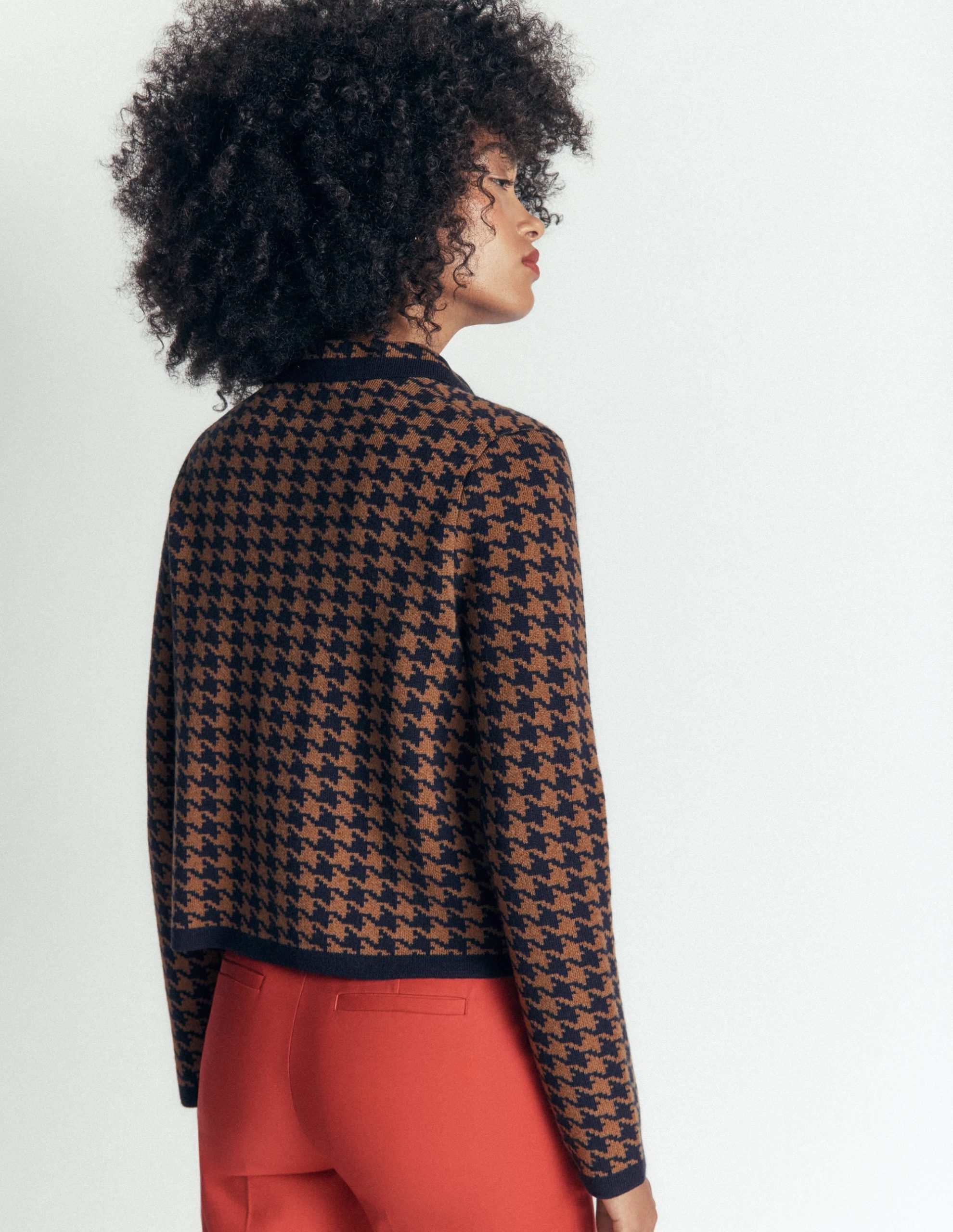 Elizabeth Bow Knitted Jacket-Camel. Dogstooth - Image 4