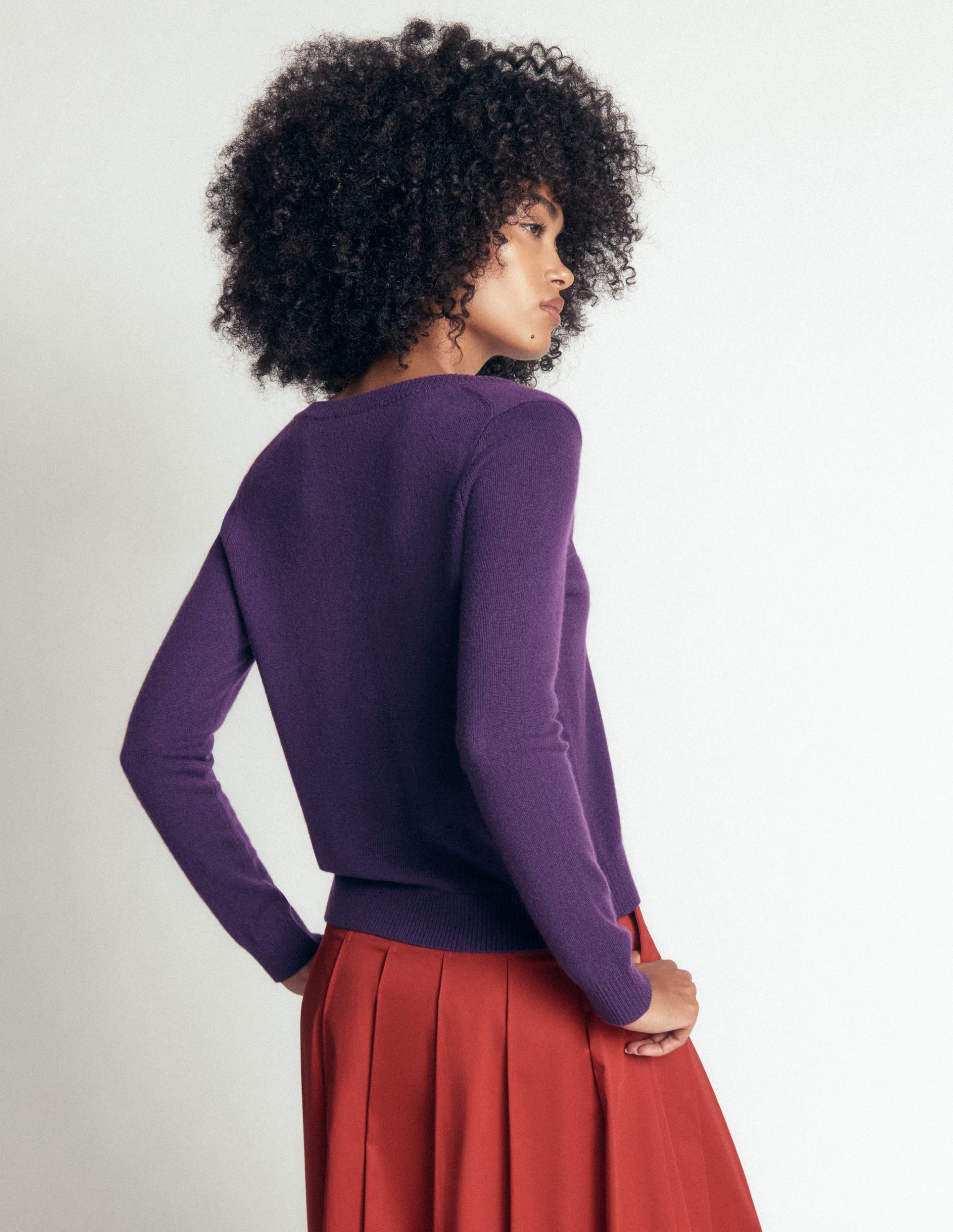 Elsie Cashmere V Neck Sweater-Deep Grape - Image 4