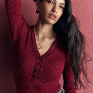 Paula Ribbed V Neck Jumper-Merlot