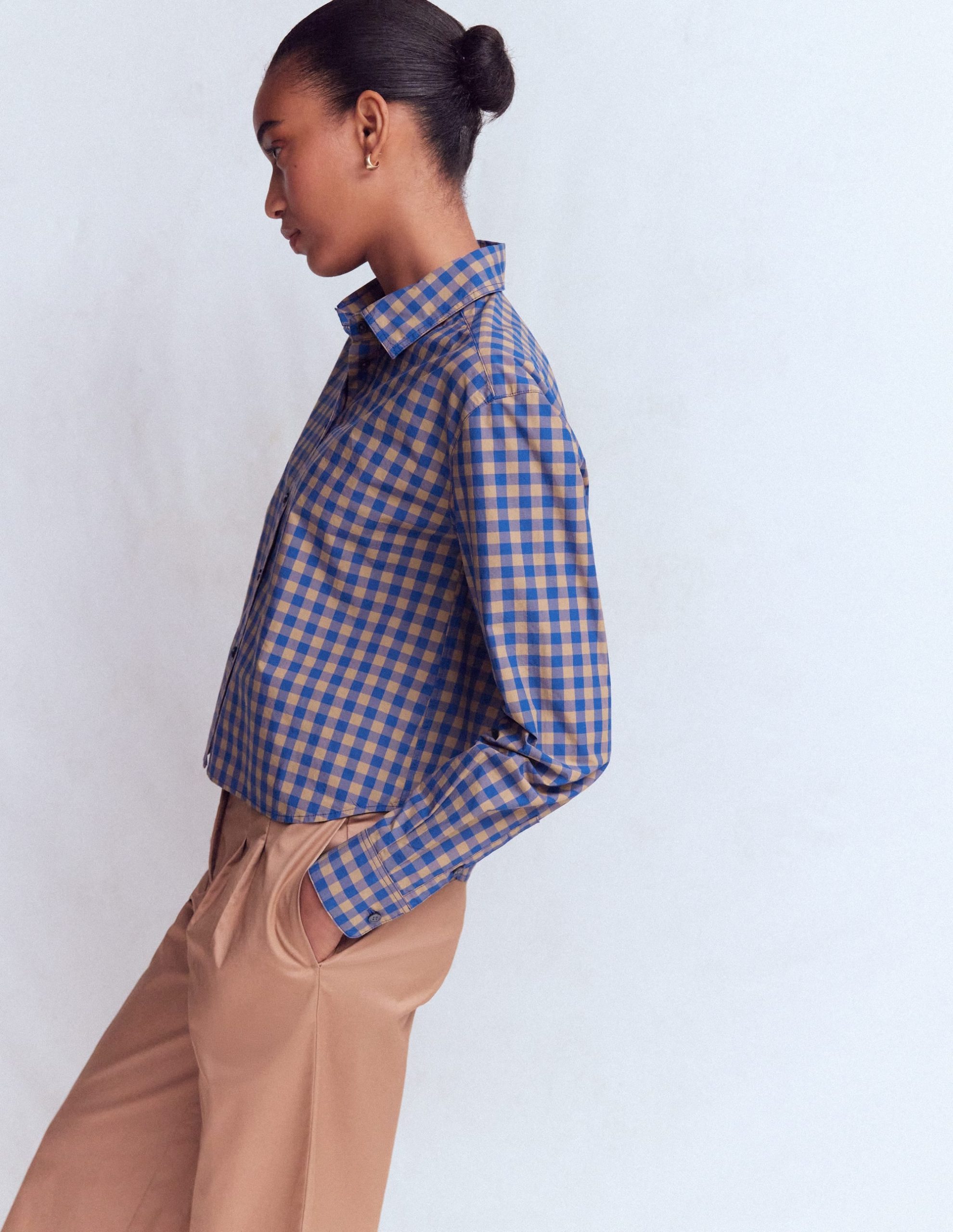 Sienna Cropped Cotton Shirt-Camel. Blue Gingham - Image 5