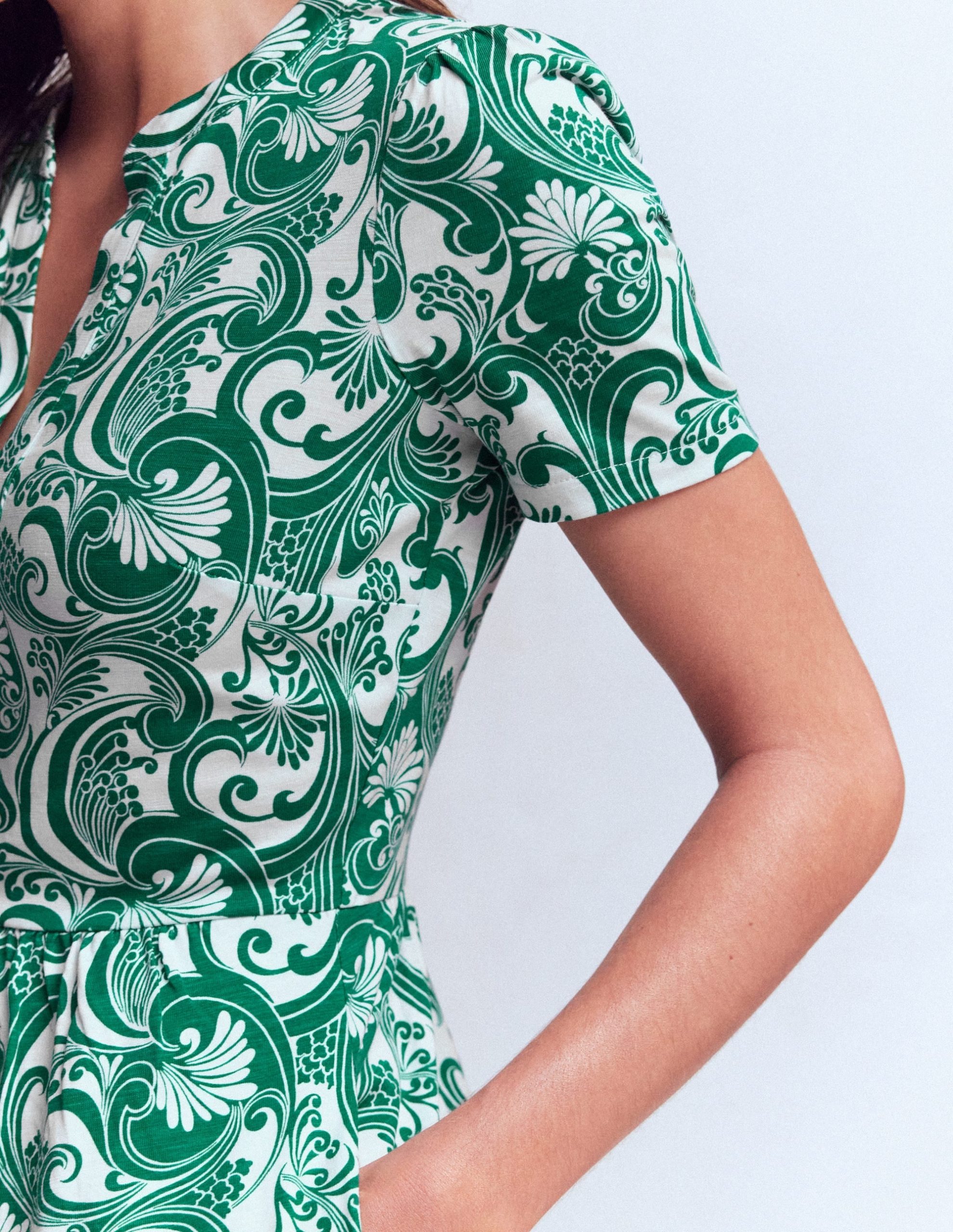 Naomi Short Sleeve Dress-Jewel Green. Foliage Whirl - Image 2