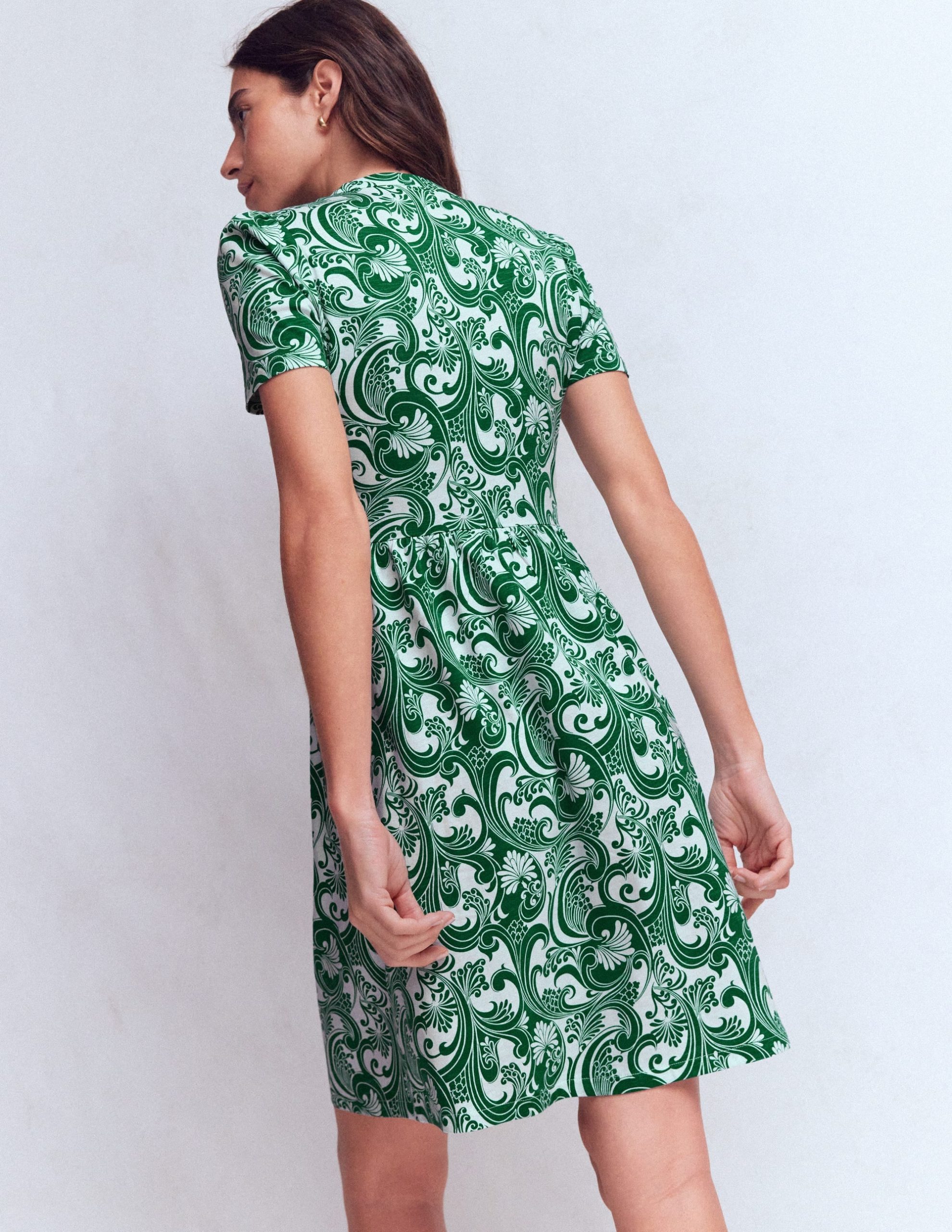 Naomi Short Sleeve Dress-Jewel Green. Foliage Whirl - Image 3