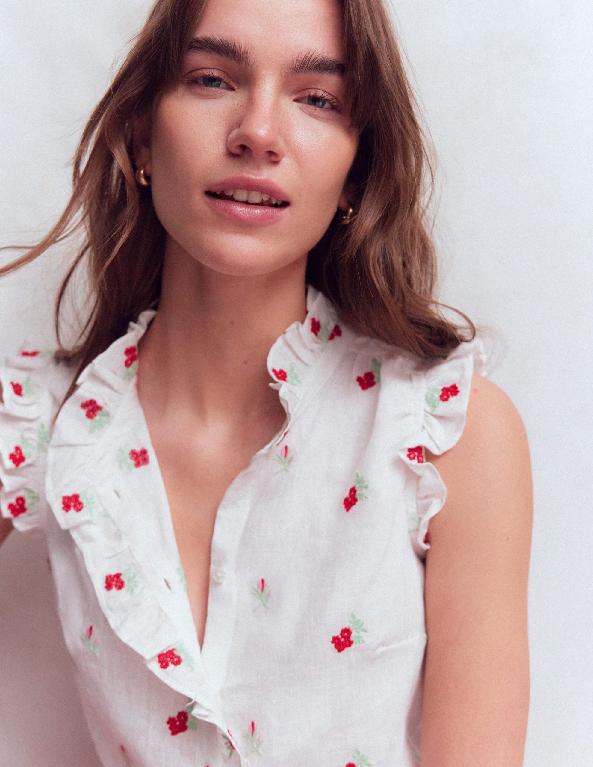 Isabel Sleeveless Linen Top-Floral Embroidery - Image 2