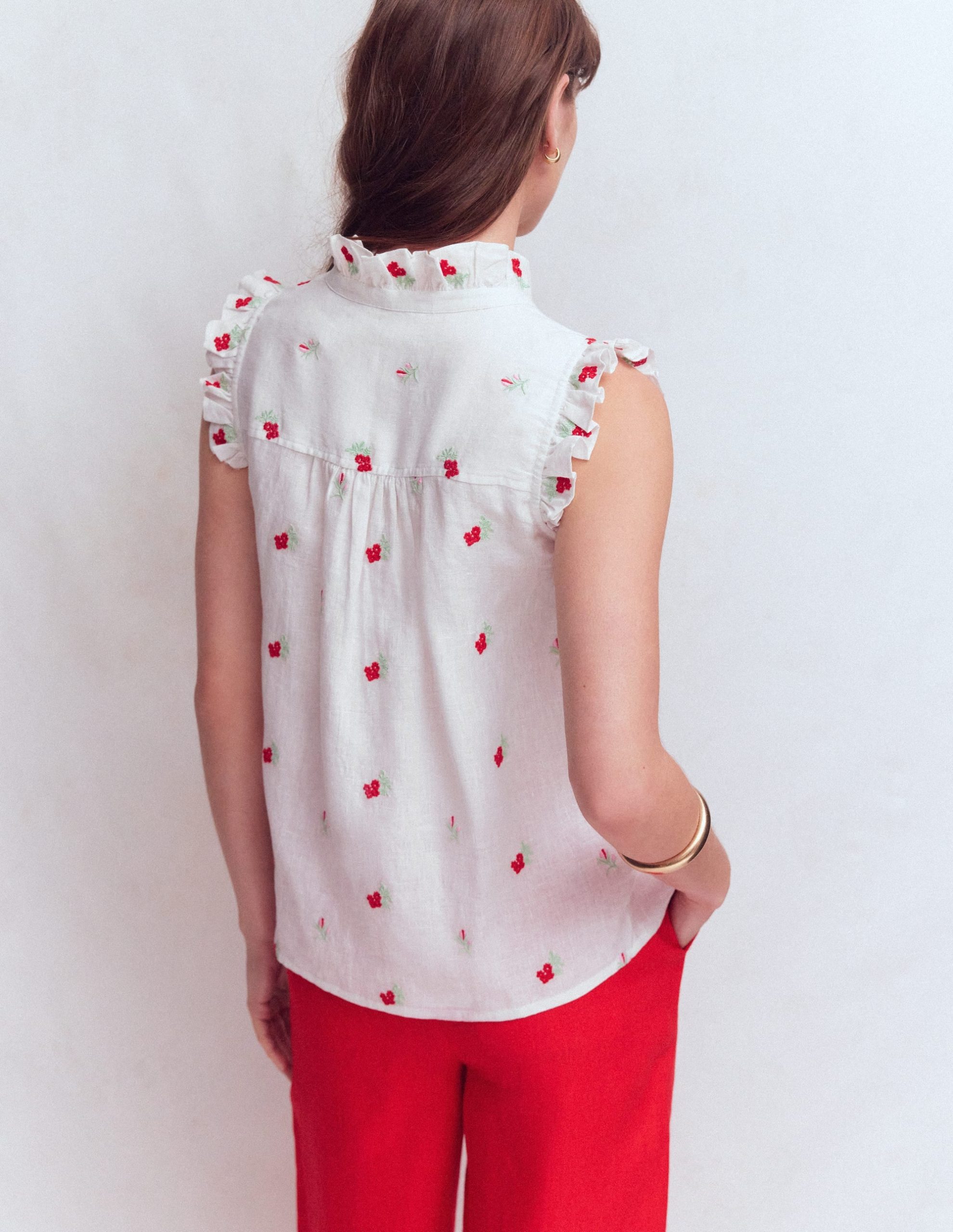 Isabel Sleeveless Linen Top-Floral Embroidery - Image 3
