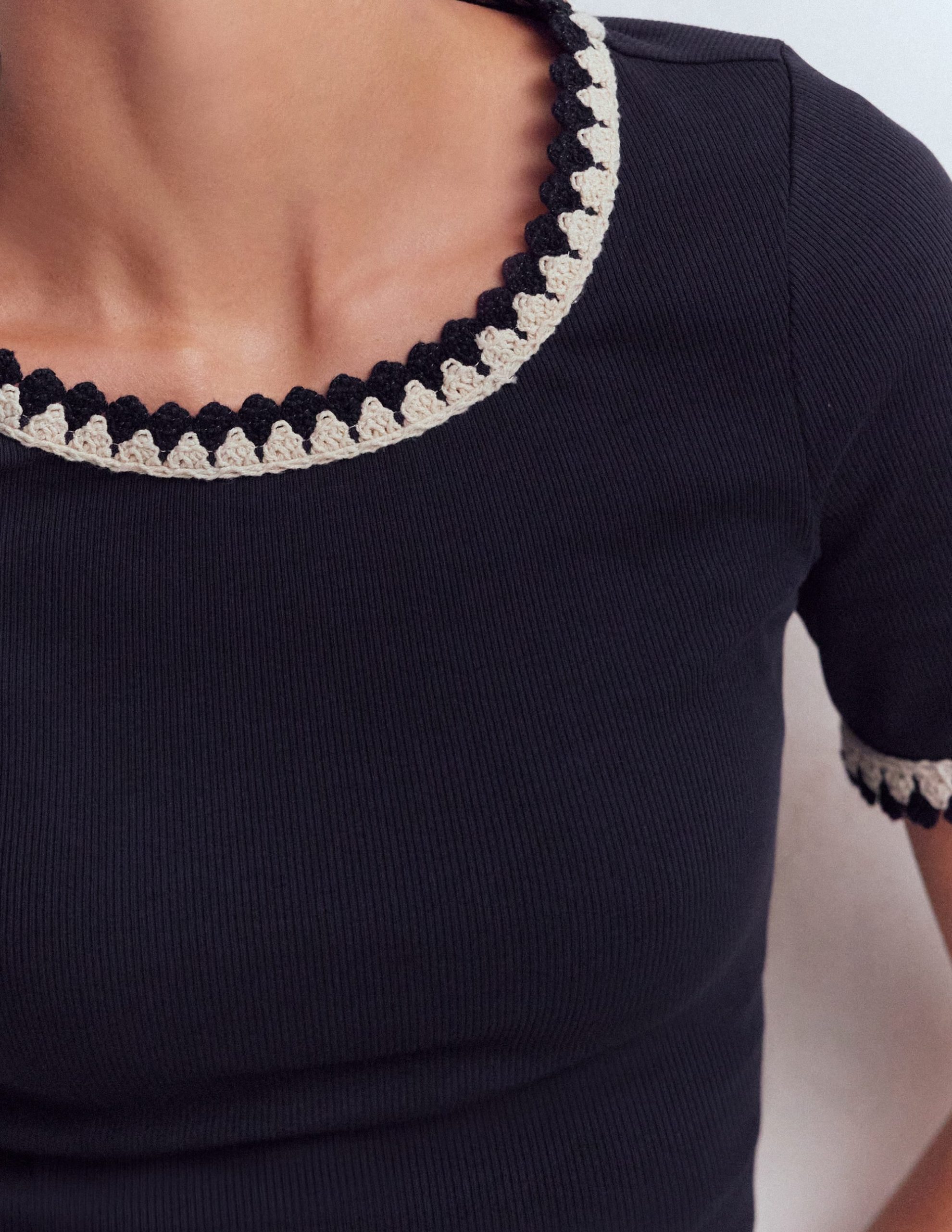 Maddie Trim Detail T-Shirt-Navy - Image 2
