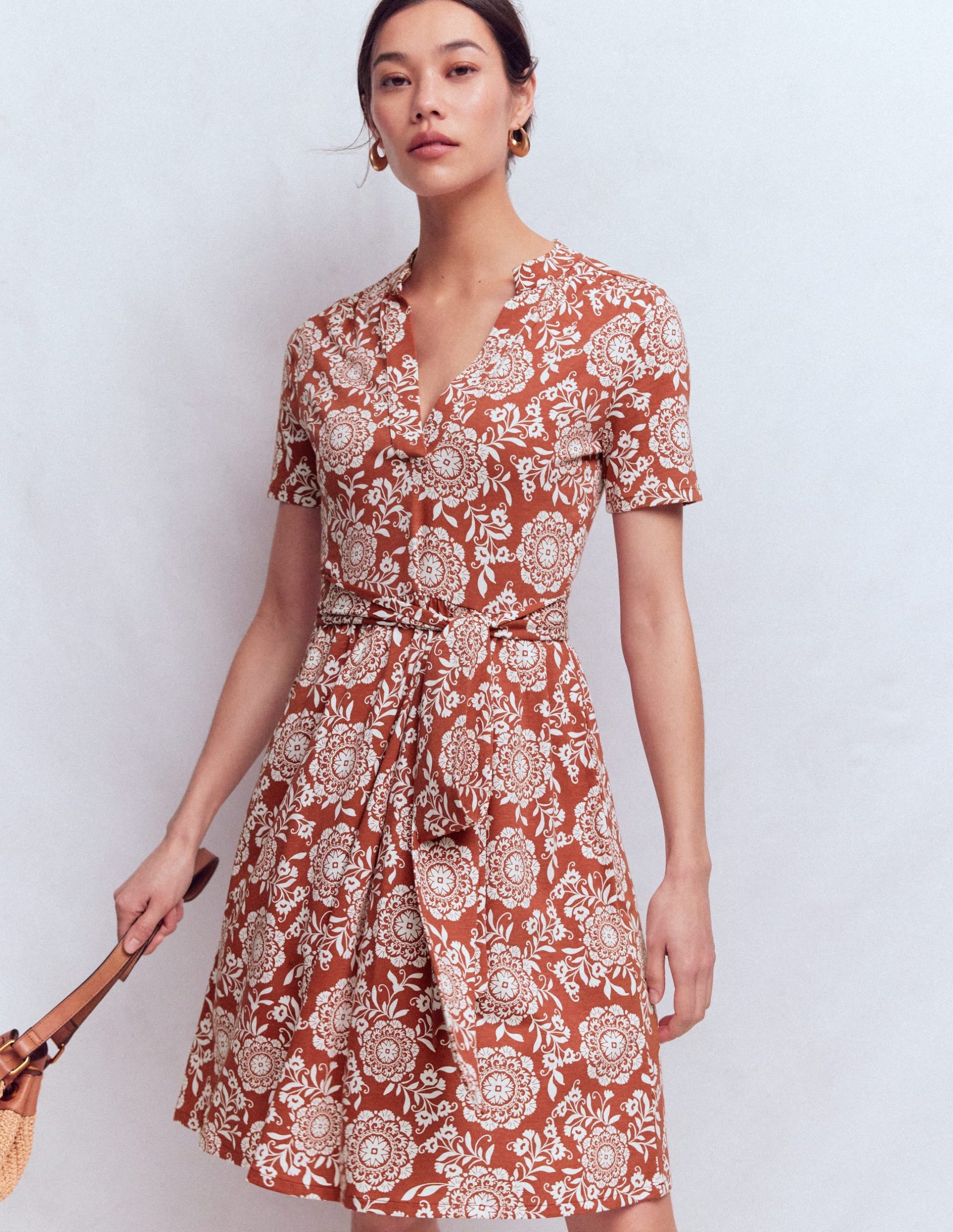 Daisy Flippy Jersey Dress-Brown. Decorative Blossom
