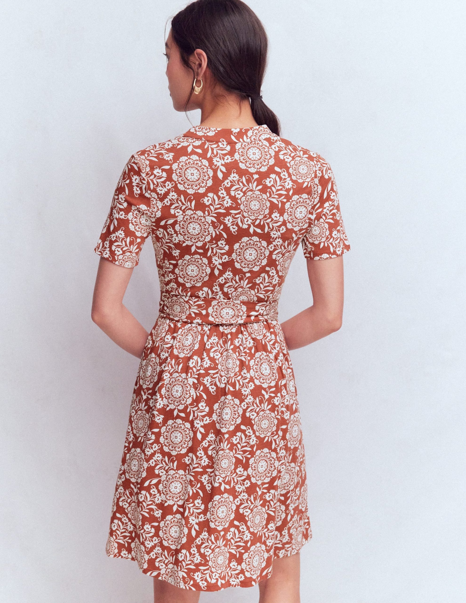 Daisy Flippy Jersey Dress-Brown. Decorative Blossom - Image 3