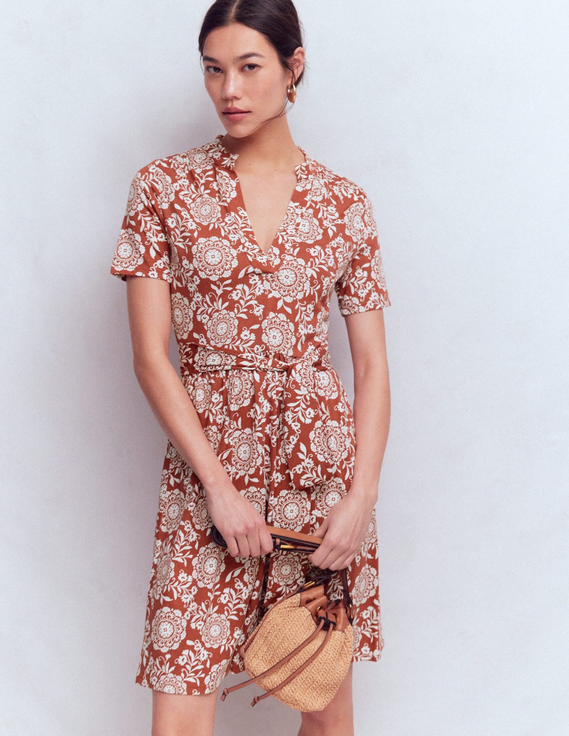 Daisy Flippy Jersey Dress-Brown. Decorative Blossom - Image 4