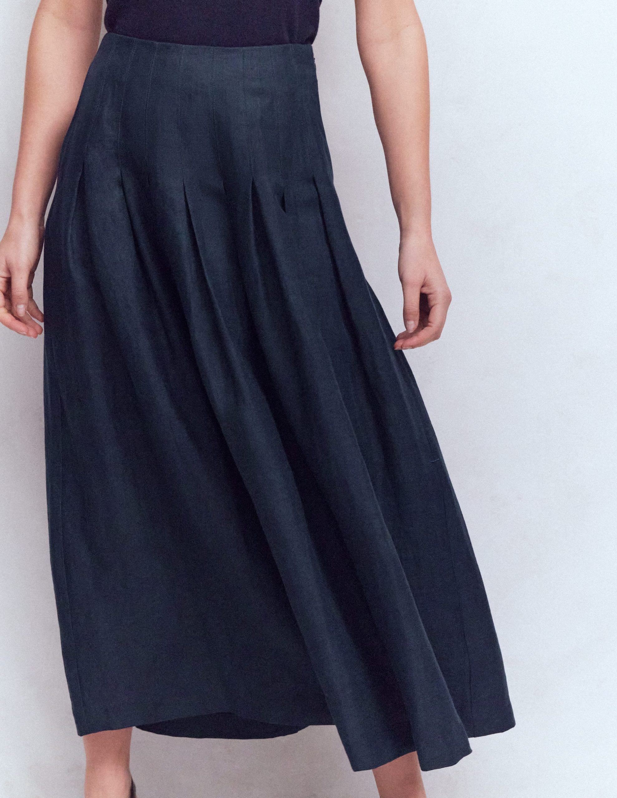 Valentina Linen Skirt-Navy - Image 4