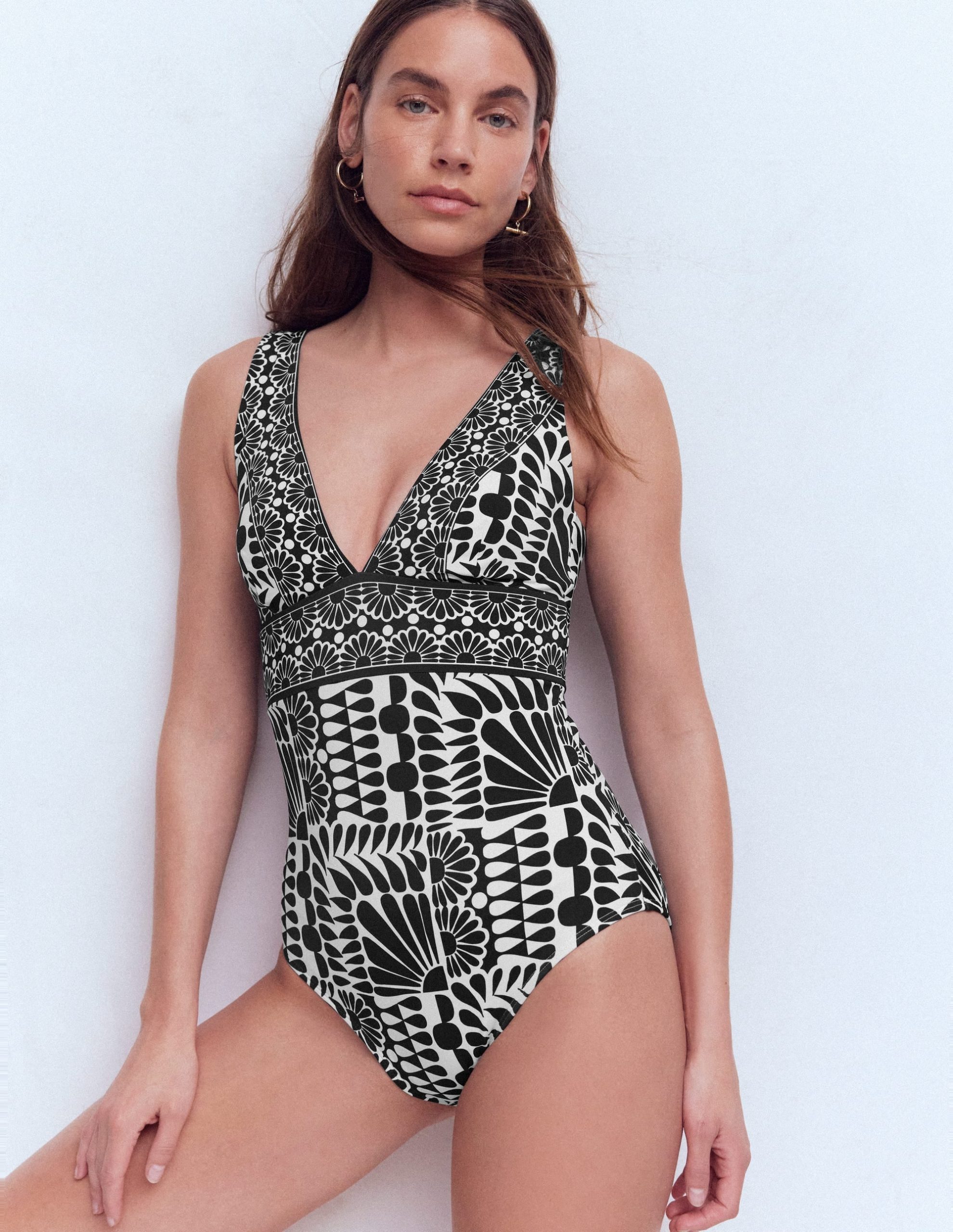 Porto V-neck Swimsuit-Black. Geo Stamp
