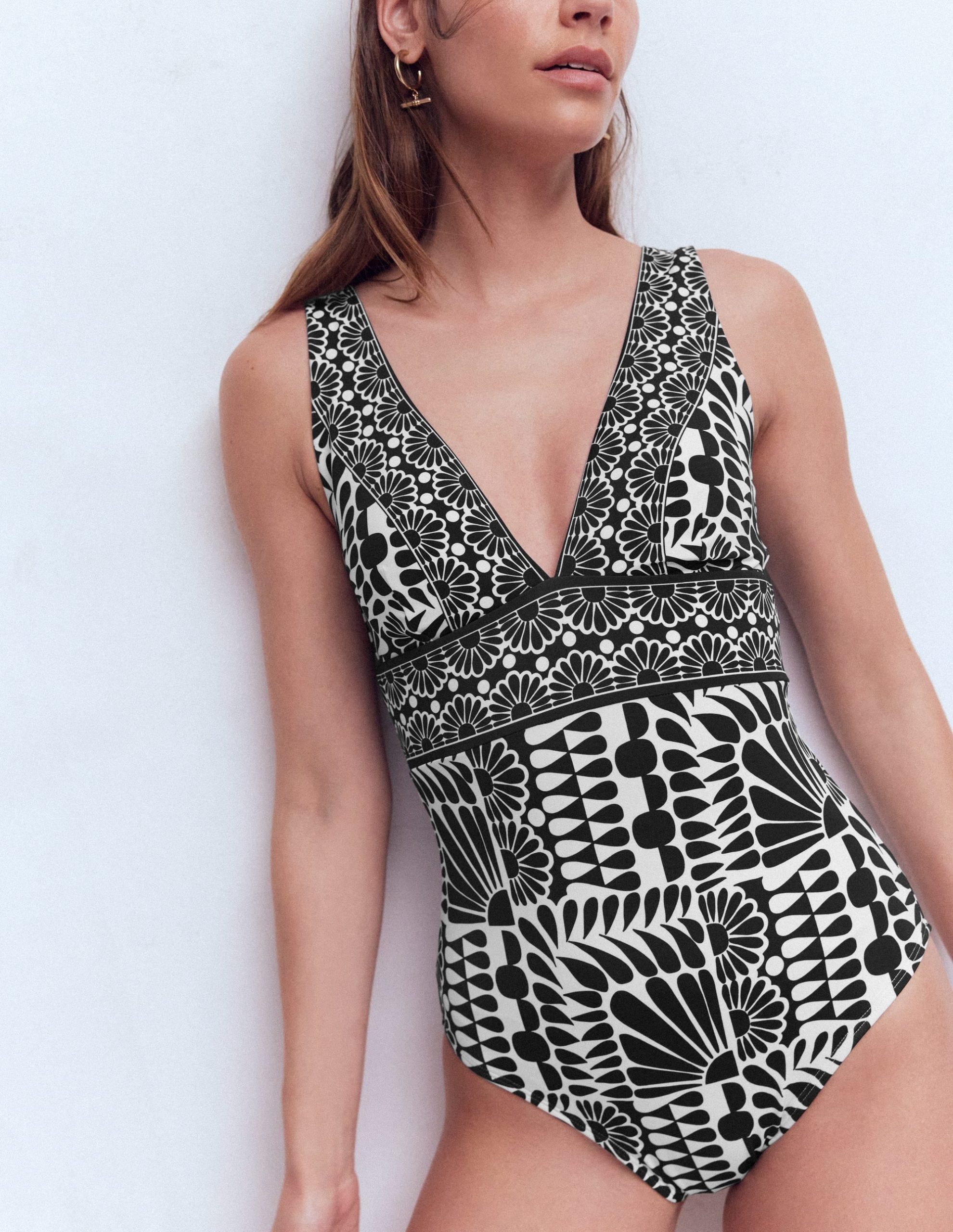 Porto V-neck Swimsuit-Black. Geo Stamp - Image 4