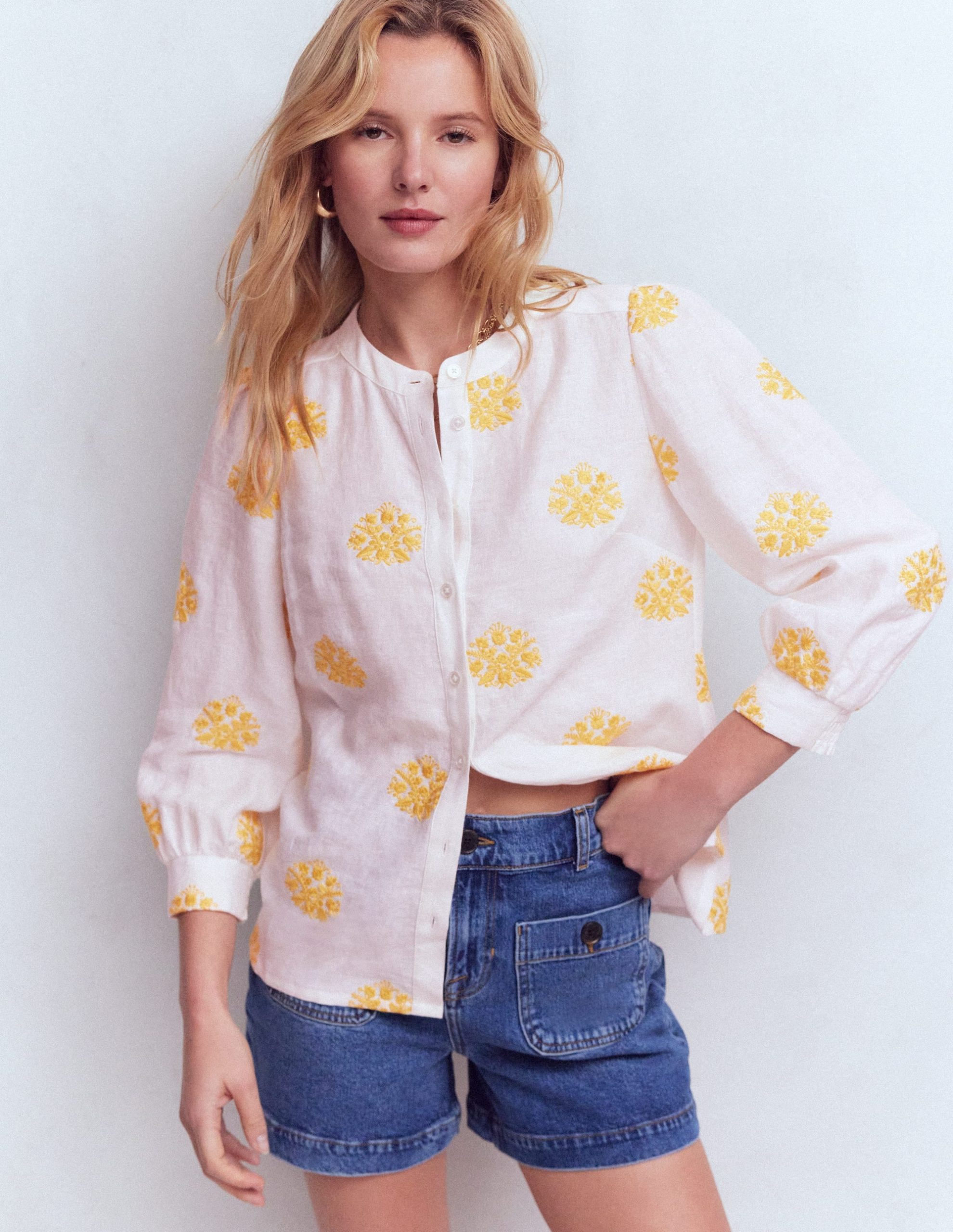 Alicia Linen Top-White. Floral embroidery