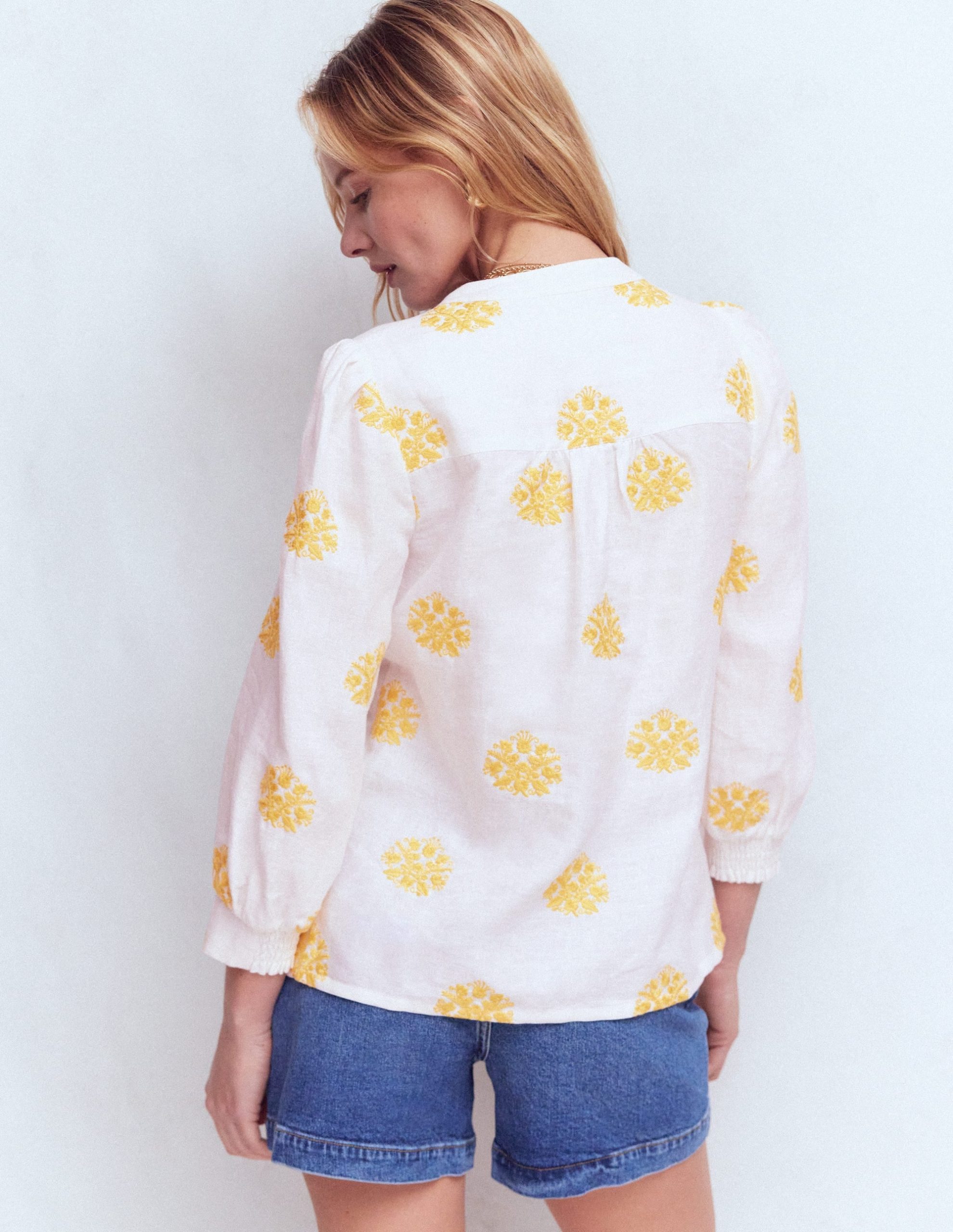 Alicia Linen Top-White. Floral embroidery - Image 3