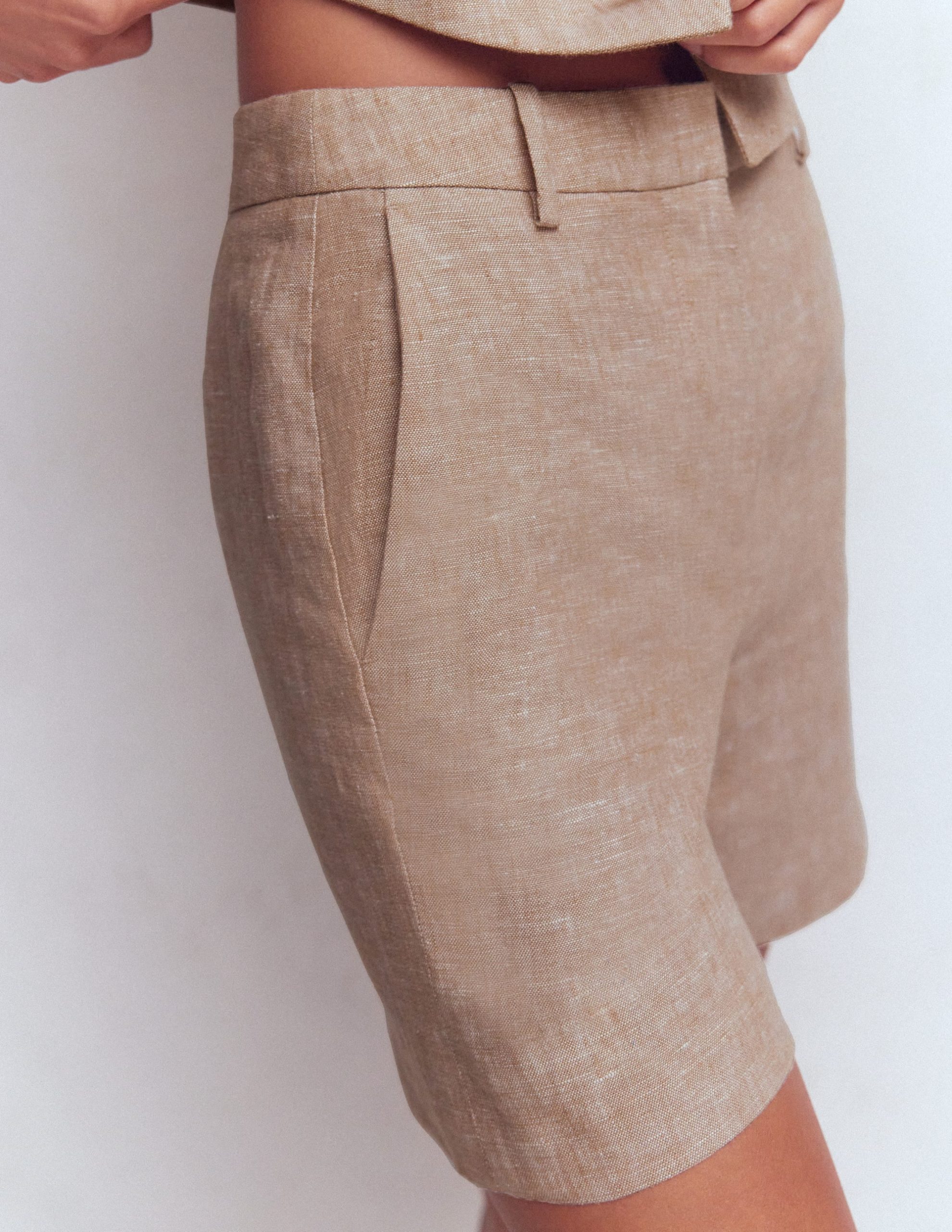 Belgravia Linen Shorts-Cappuccino Chambray - Image 2