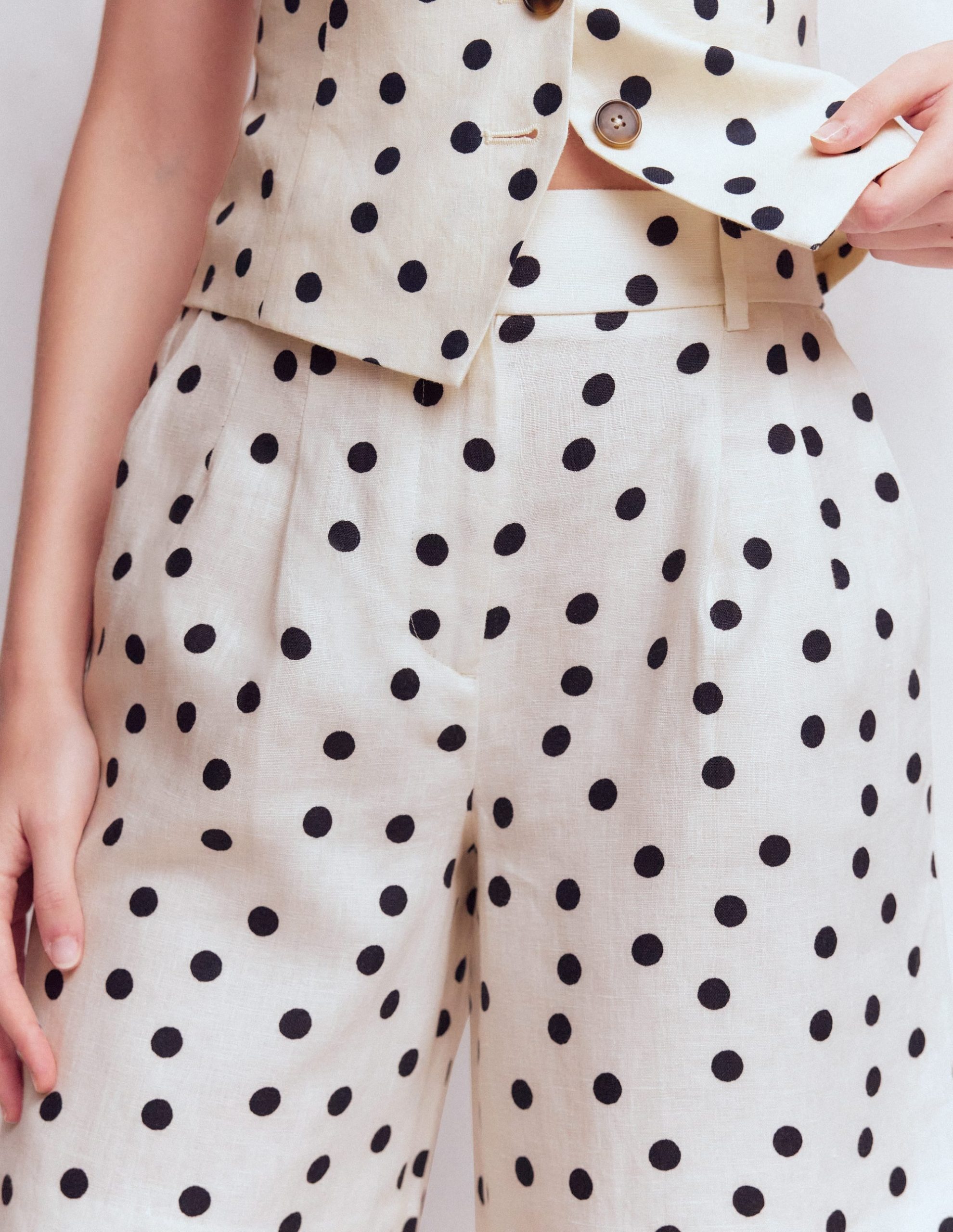 Kensington Linen Shorts-Ivory. Painted Dot - Image 2