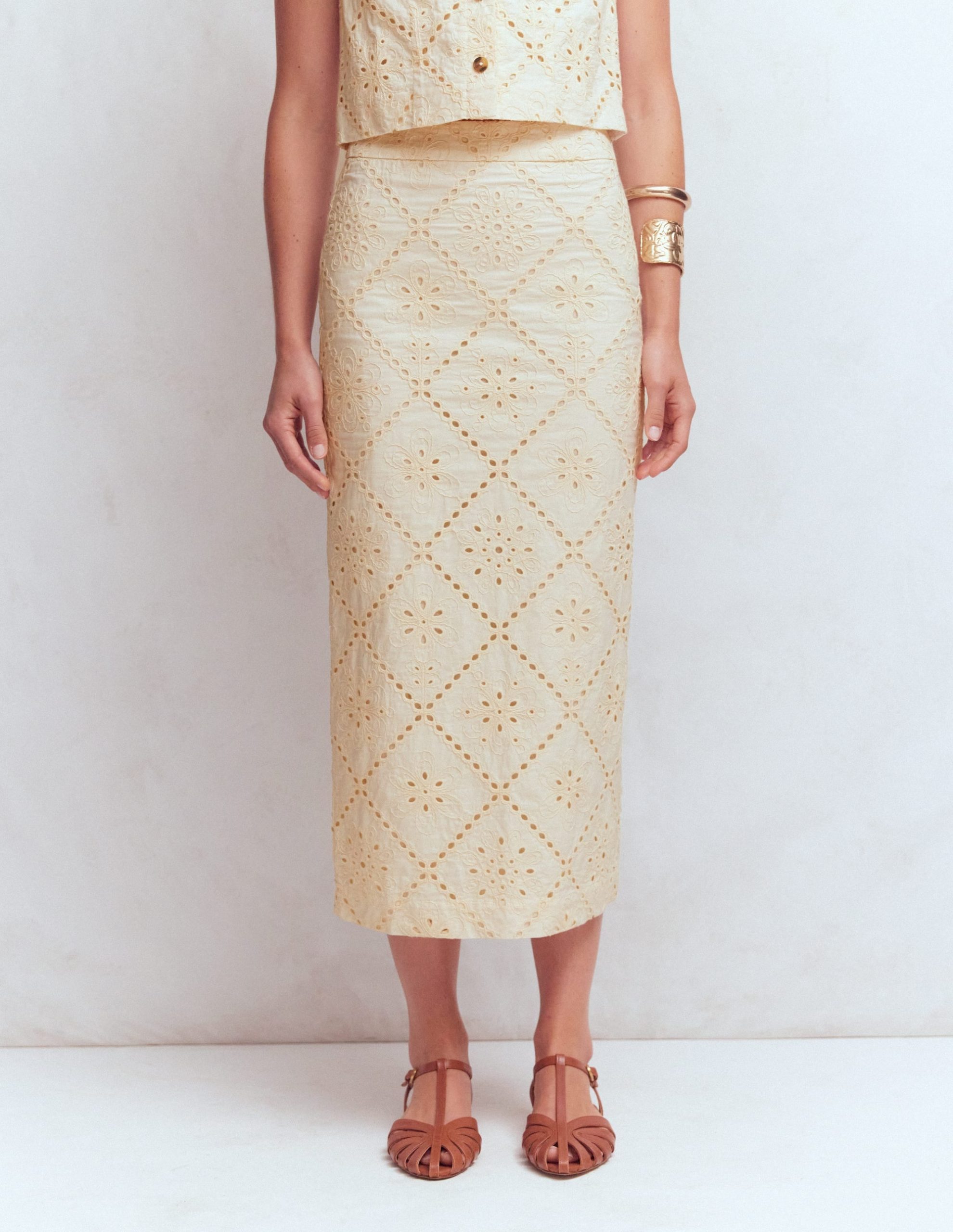Textured Column Skirt-Ivory Broderie - Image 4