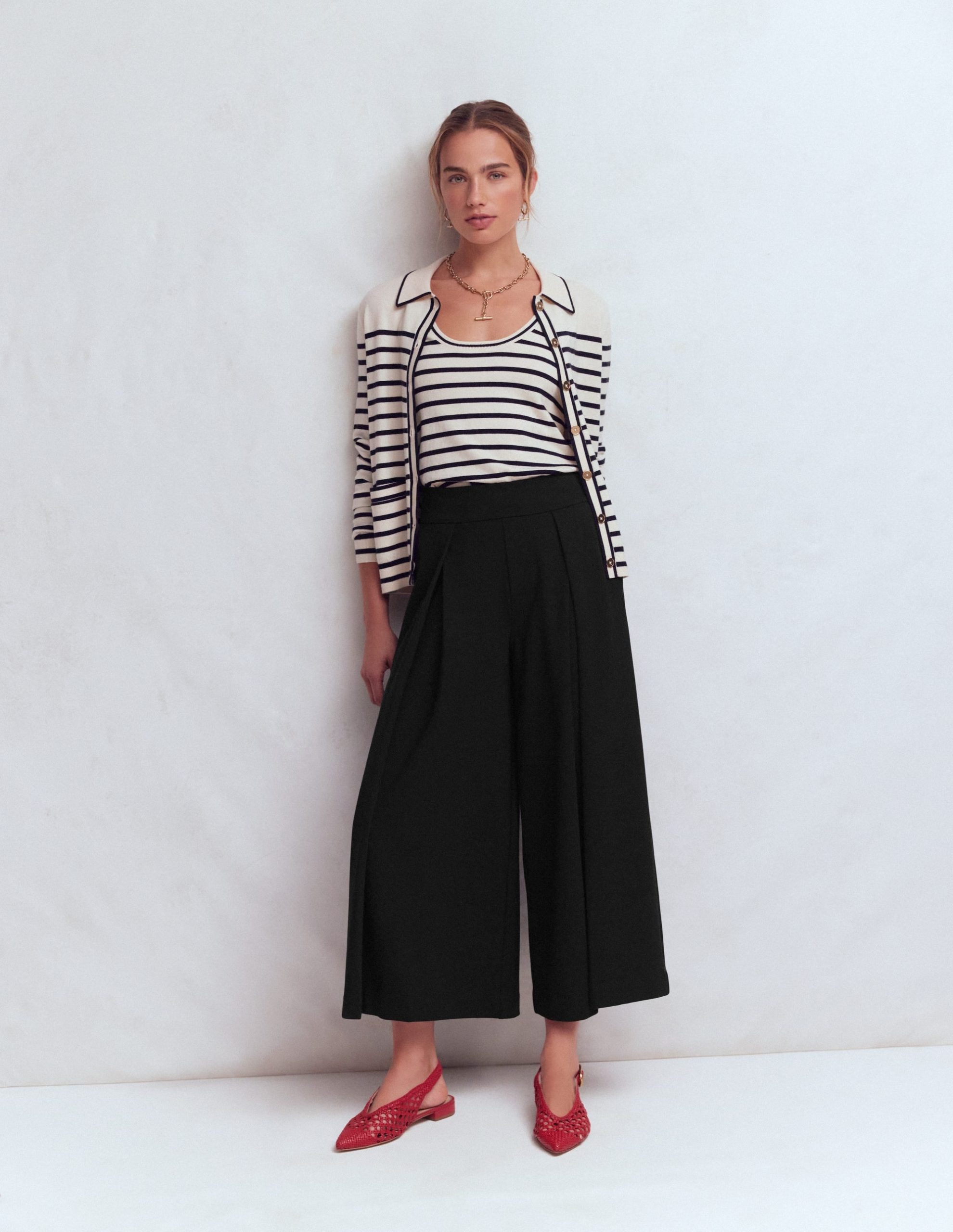 Single Pleat Ponte Culottes-Black