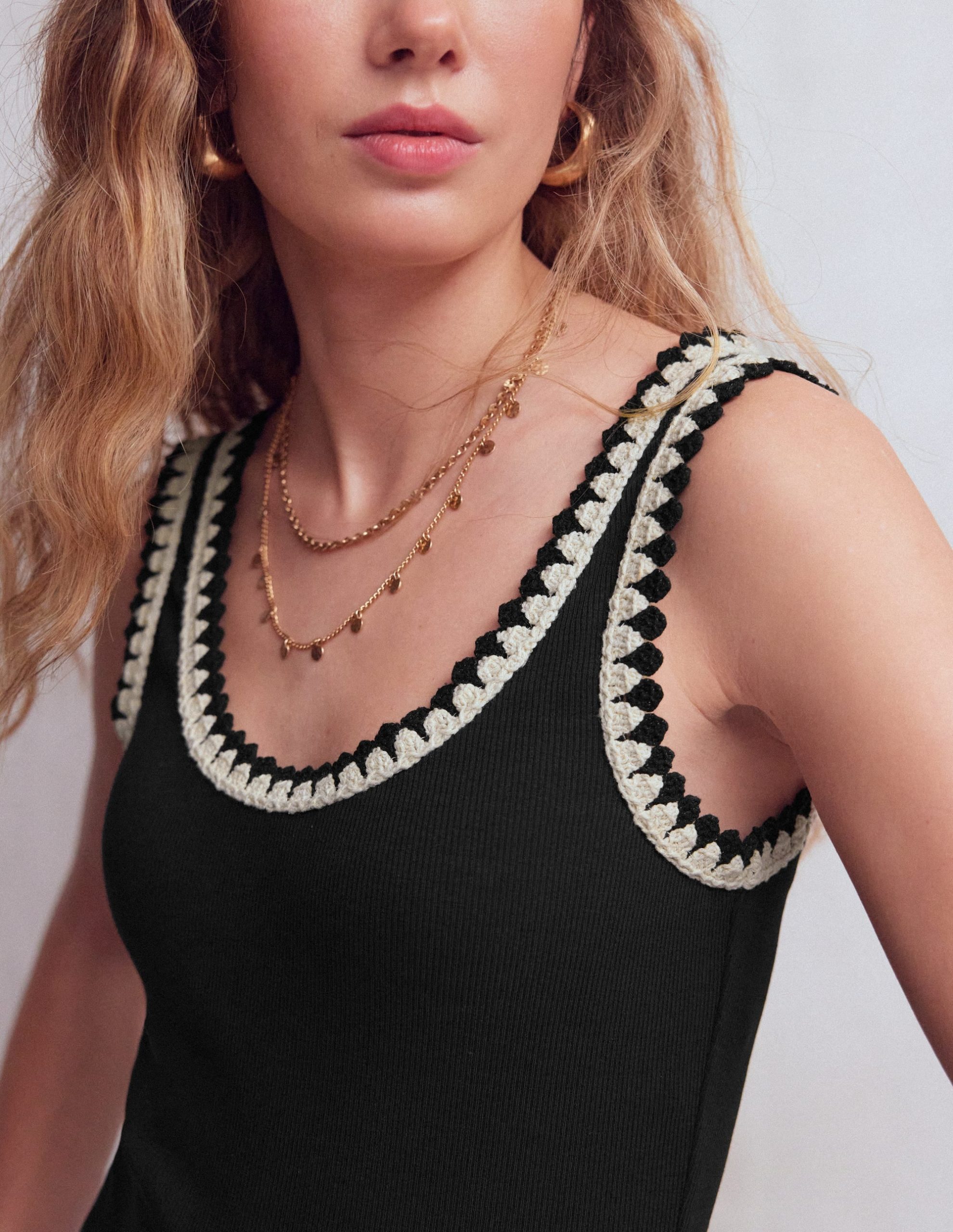 Maddie Trim Detail Vest-Black - Image 2