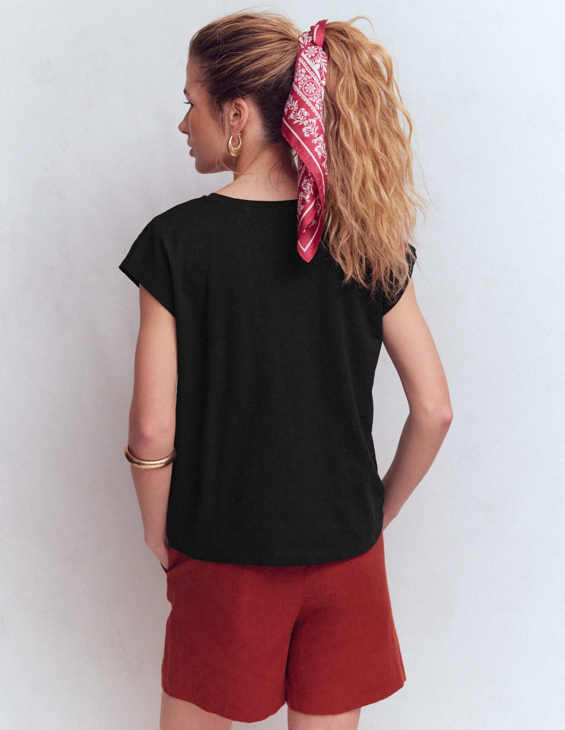 Willow Broderie T-shirt-Black Beauty - Image 3