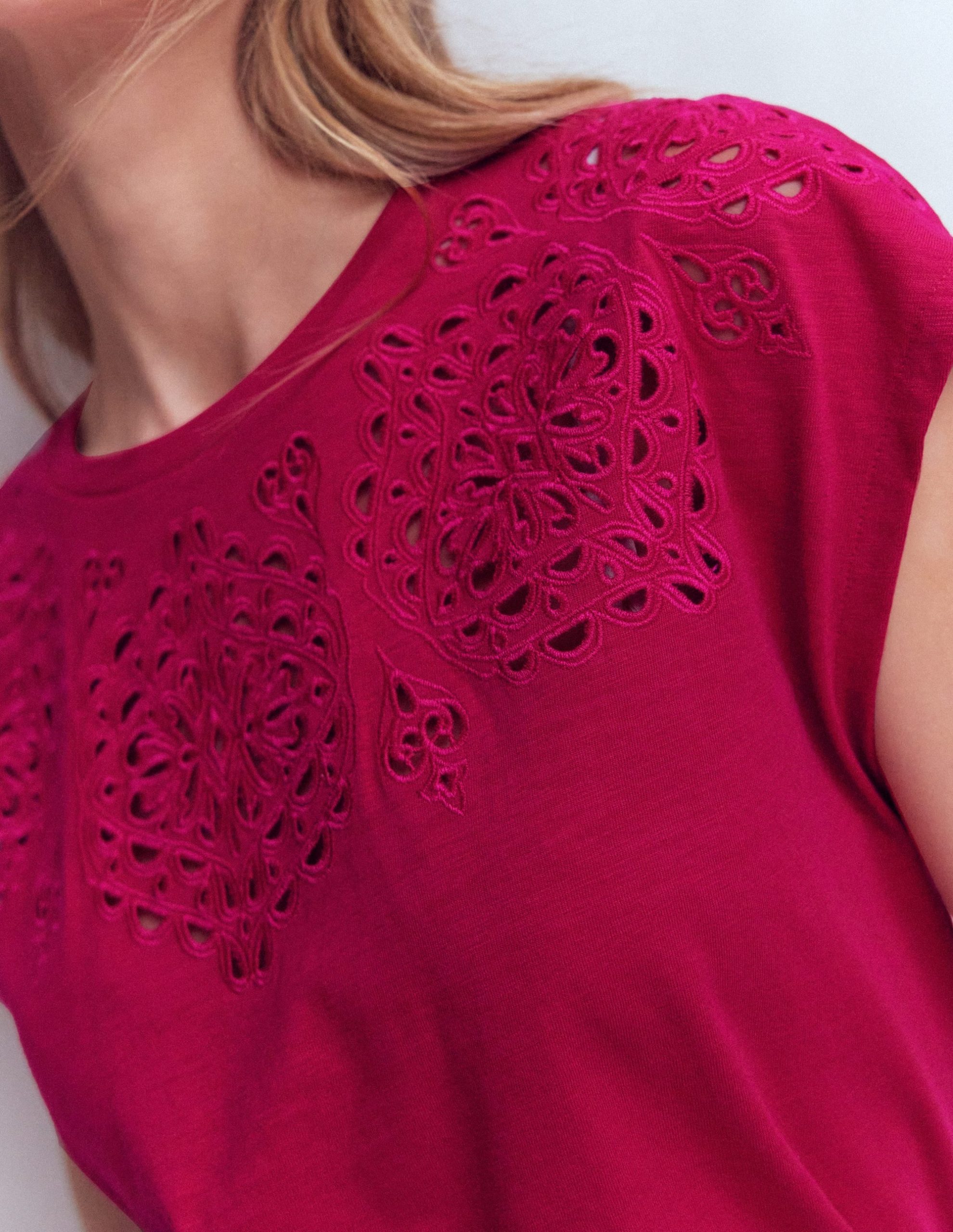 Willow Broderie T-shirt-Granita - Image 2