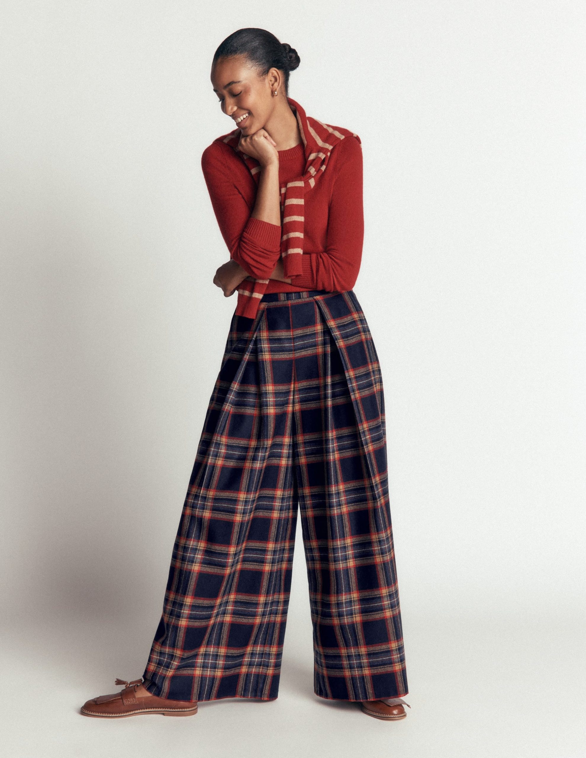 Wool Blend Pleated Culottes-Navy. Camel Check