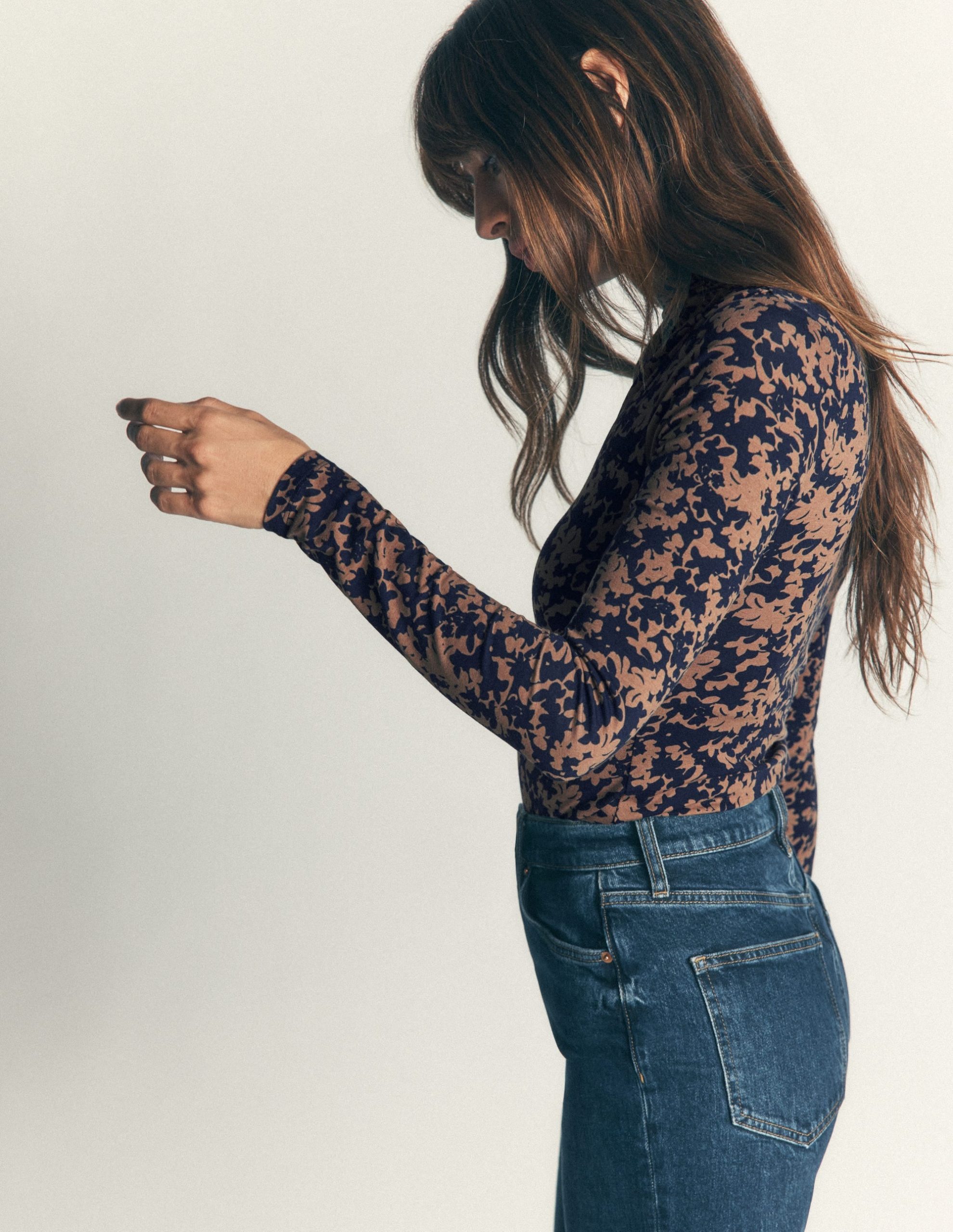 Tia Ruched High Neck Top-Cappuccino. Sprayed Leaf - Image 4